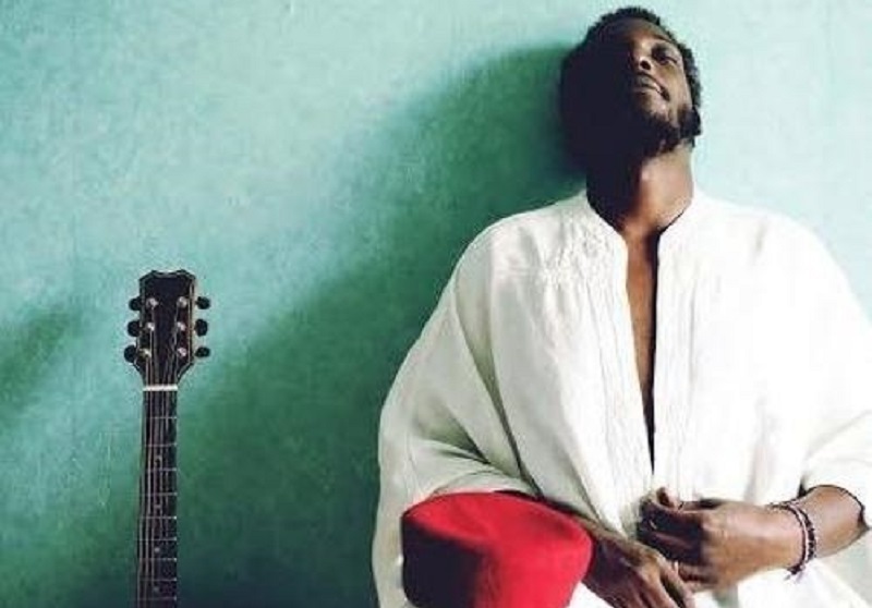 10 أغان .. حضور القيثارة  وحنين للوطن والبدايات:  ألوان موسيقية تمزج التونسي بايقاعات العالم تشكل ألبوم صبري مصباح القادم